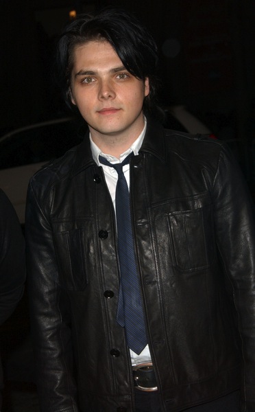 halblange Männerfrisuren - wie Gerard Way